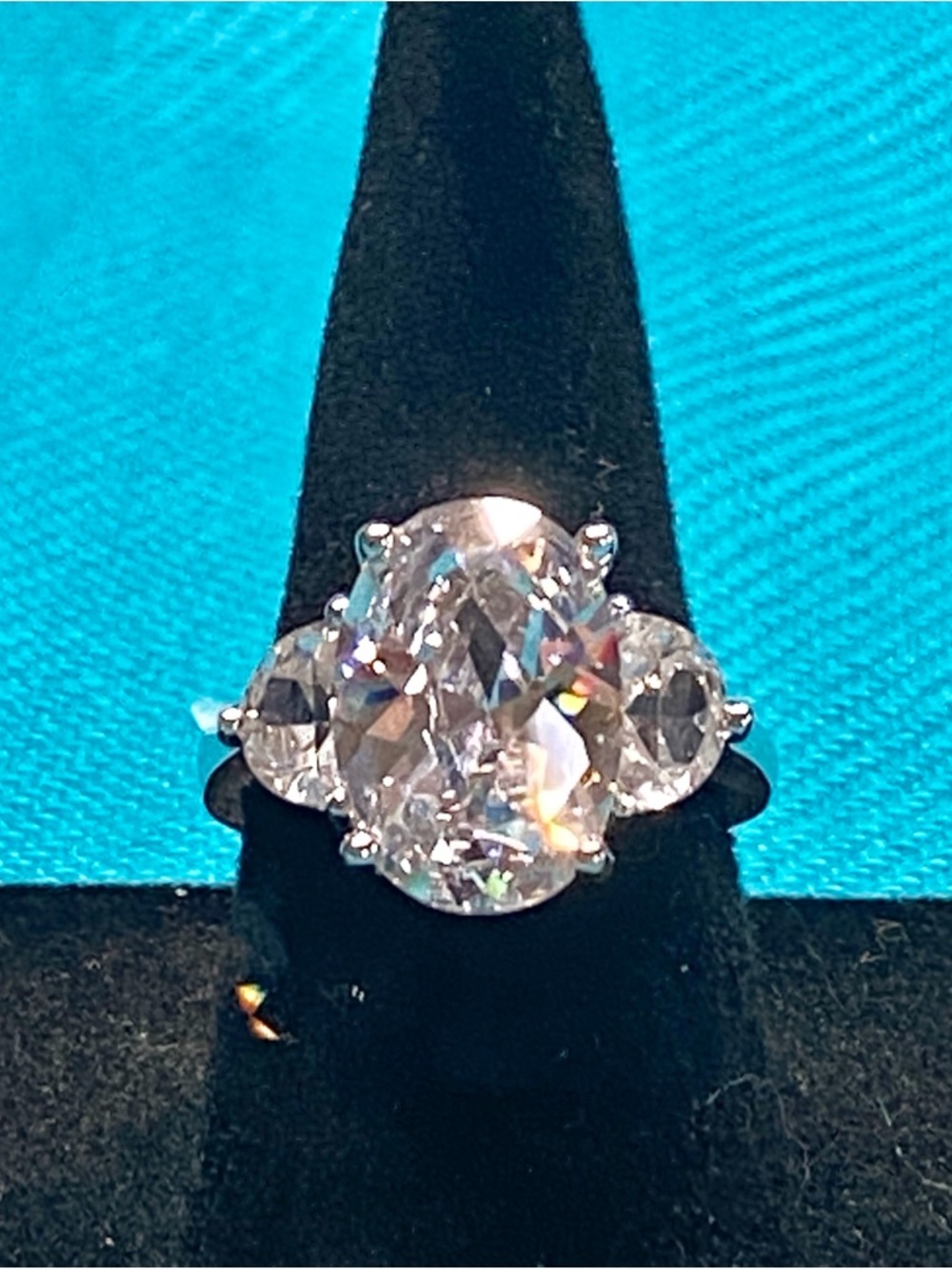 NWOT Classic Silver-Tone Oval Cubic Zirconia Three-Stone Ring, sz 6.75-7